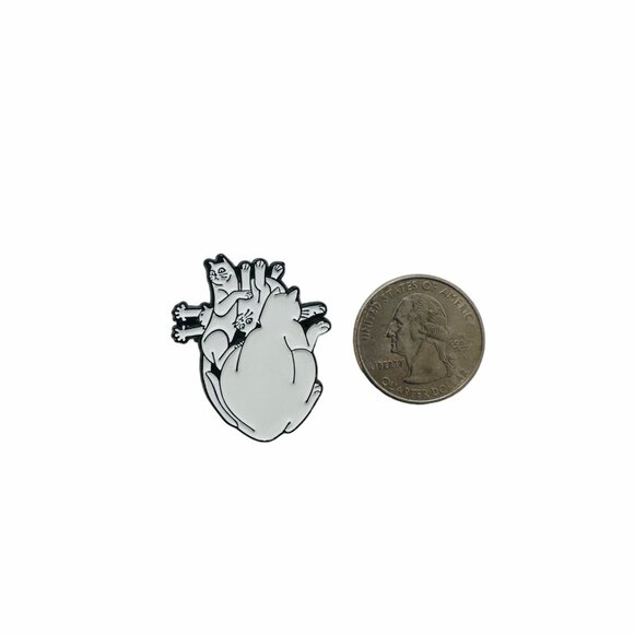 ⭐Cat Pins Enamel Lapel Dark Punk White Black Lover Cat Heart Animals Broch Punk - Picture 5 of 6